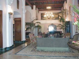 kensingtonlobby.jpg (14978 bytes)